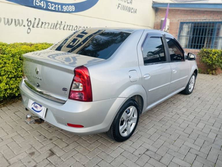 RENAULT - LOGAN - 2013/2013 - Prata - R$ 33.900,00