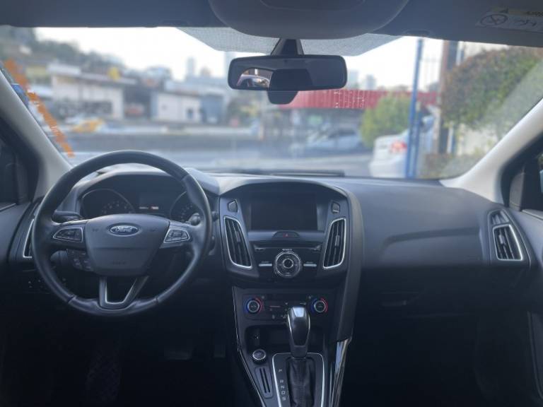 FORD - FOCUS - 2016/2016 - Branca - R$ 63.900,00