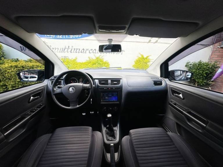 VOLKSWAGEN - CROSSFOX - 2010/2011 - Preta - R$ 39.900,00