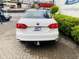 VOLKSWAGEN - JETTA - 2012/2012 - Branca - R$ 65.900,00