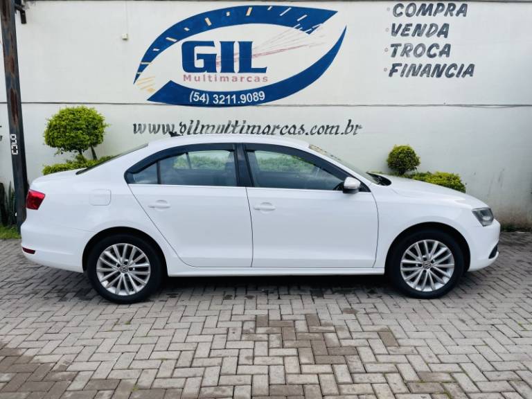VOLKSWAGEN - JETTA - 2012/2012 - Branca - R$ 65.900,00