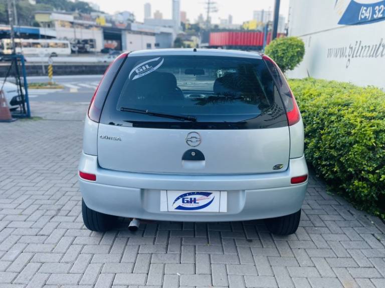 CHEVROLET - CORSA - 2006/2006 - Prata - R$ 28.900,00
