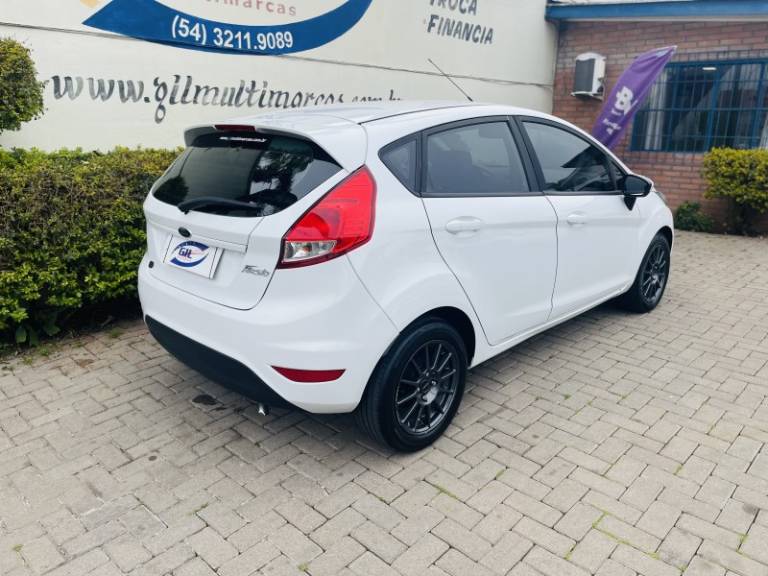 FORD - FIESTA - 2015/2015 - Branca - R$ 46.900,00