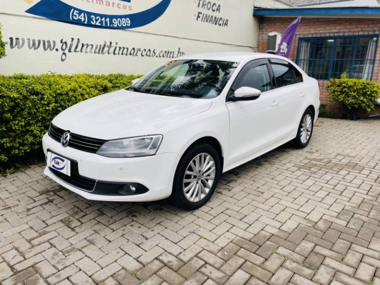 VOLKSWAGEN - JETTA - 2012/2012 - Branca - R$ 65.900,00