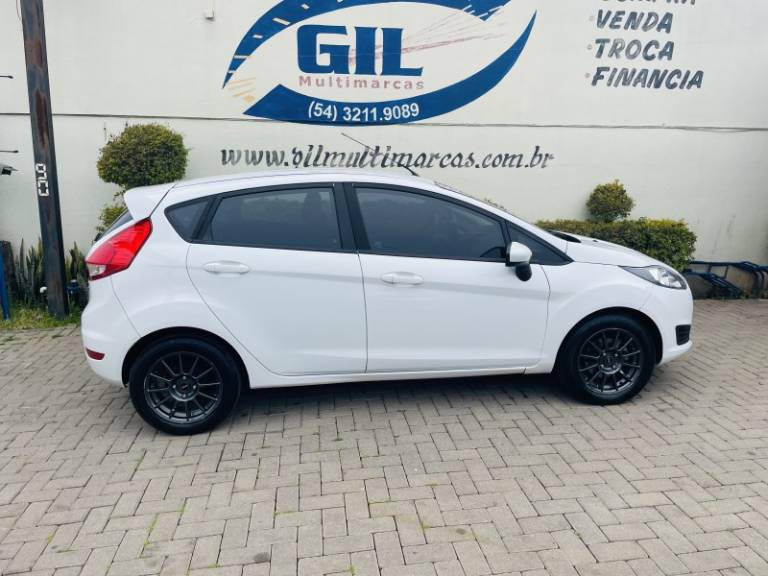 FORD - FIESTA - 2015/2015 - Branca - R$ 46.900,00