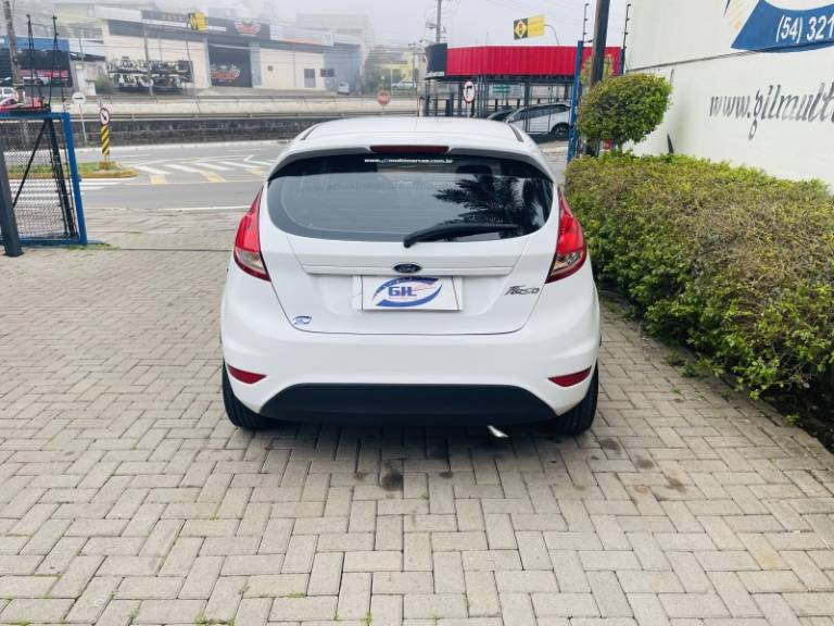 FORD - FIESTA - 2015/2015 - Branca - R$ 46.900,00