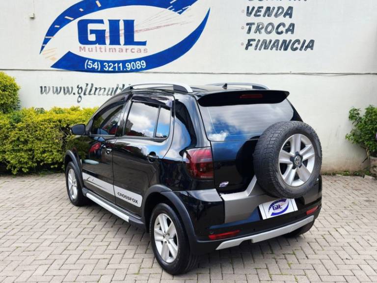 VOLKSWAGEN - CROSSFOX - 2010/2011 - Preta - R$ 39.900,00