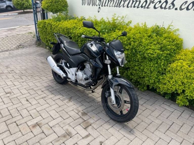 HONDA - CB 300R - 2012/2012 - Preta - R$ 13.900,00