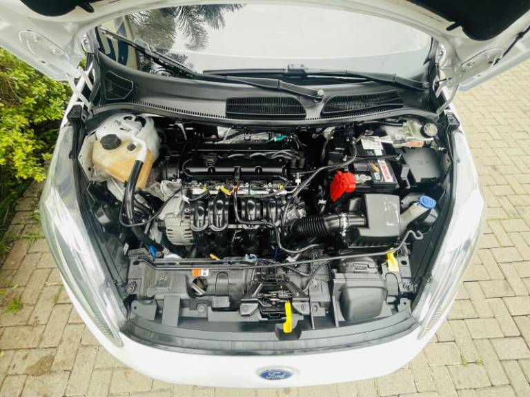 FORD - FIESTA - 2015/2015 - Branca - R$ 46.900,00