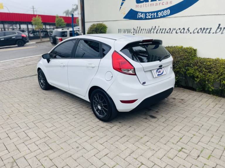 FORD - FIESTA - 2015/2015 - Branca - R$ 46.900,00