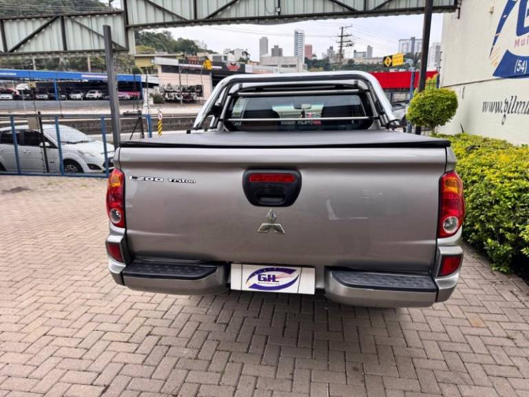 MITSUBISHI - L200 TRITON - 2015/2015 - Prata - R$ 99.900,00