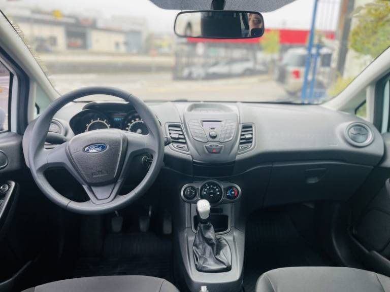 FORD - FIESTA - 2015/2015 - Branca - R$ 46.900,00
