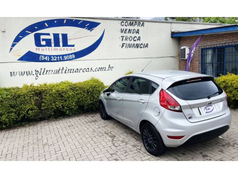 FORD - FIESTA - 2014/2015 - Prata - R$ 47.900,00