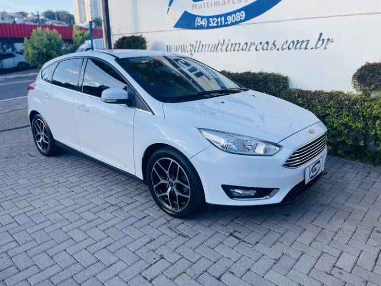 FORD - FOCUS - 2016/2016 - Branca - R$ 63.900,00