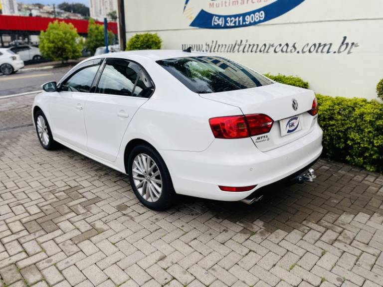 VOLKSWAGEN - JETTA - 2012/2012 - Branca - R$ 65.900,00