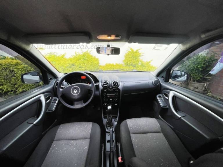 RENAULT - LOGAN - 2013/2013 - Prata - R$ 33.900,00