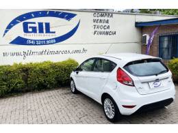 FORD - FIESTA - 2015/2016 - Branca - R$ 53.900,00