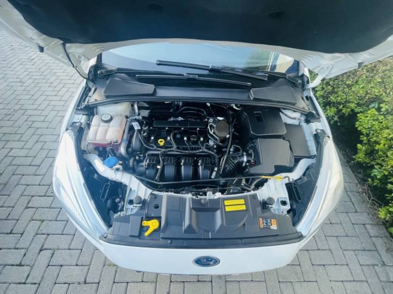 FORD - FOCUS - 2016/2016 - Branca - R$ 63.900,00