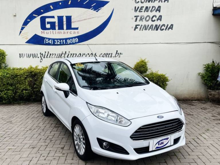 FORD - FIESTA - 2015/2016 - Branca - R$ 53.900,00