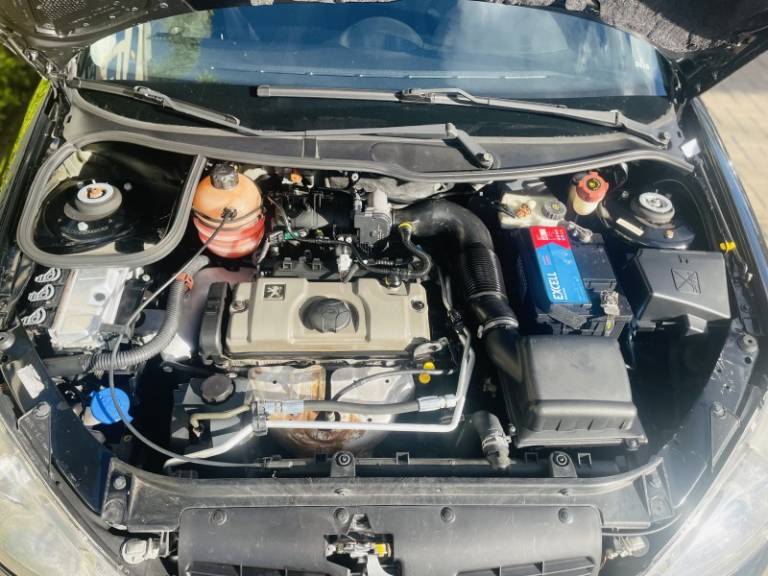 PEUGEOT - 206 - 2008/2008 - Preta - R$ 19.900,00