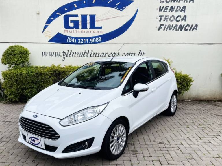 FORD - FIESTA - 2015/2016 - Branca - R$ 53.900,00