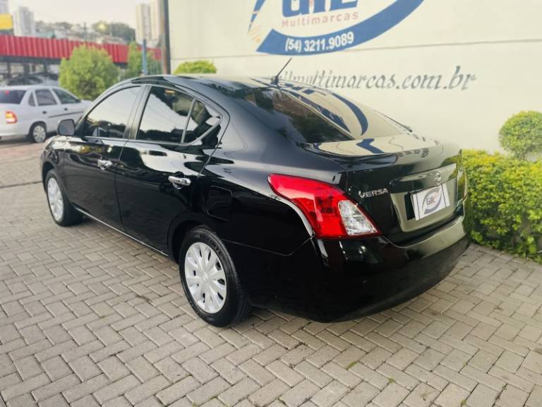 NISSAN - VERSA - 2013/2013 - Preta - Sob Consulta