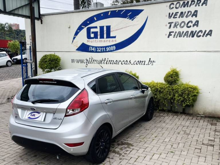 FORD - FIESTA - 2014/2015 - Prata - R$ 47.900,00