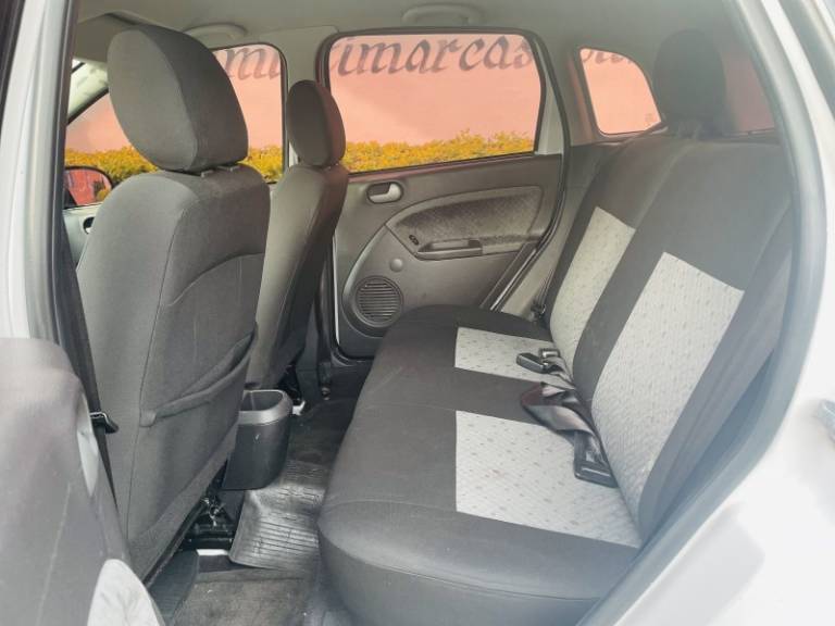 FORD - FIESTA - 2013/2013 - Branca - R$ 32.900,00