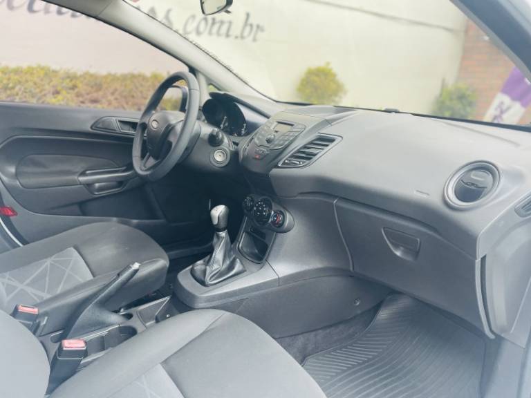 FORD - FIESTA - 2015/2015 - Branca - R$ 46.900,00