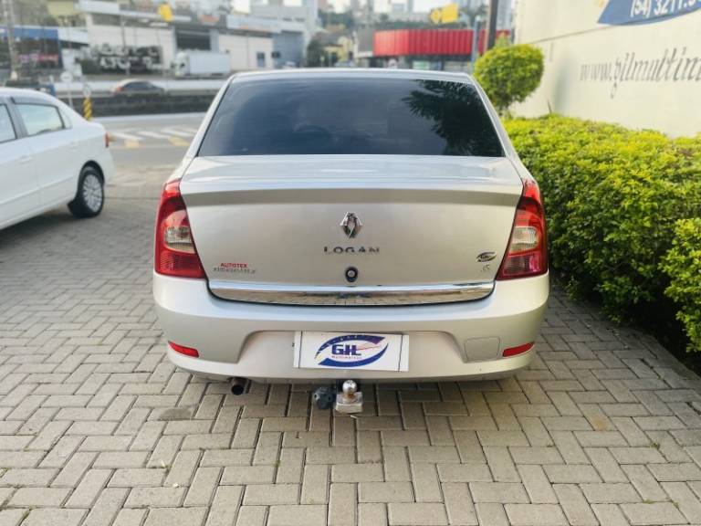 RENAULT - LOGAN - 2013/2013 - Prata - R$ 33.900,00