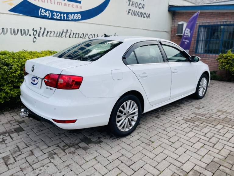 VOLKSWAGEN - JETTA - 2012/2012 - Branca - R$ 65.900,00