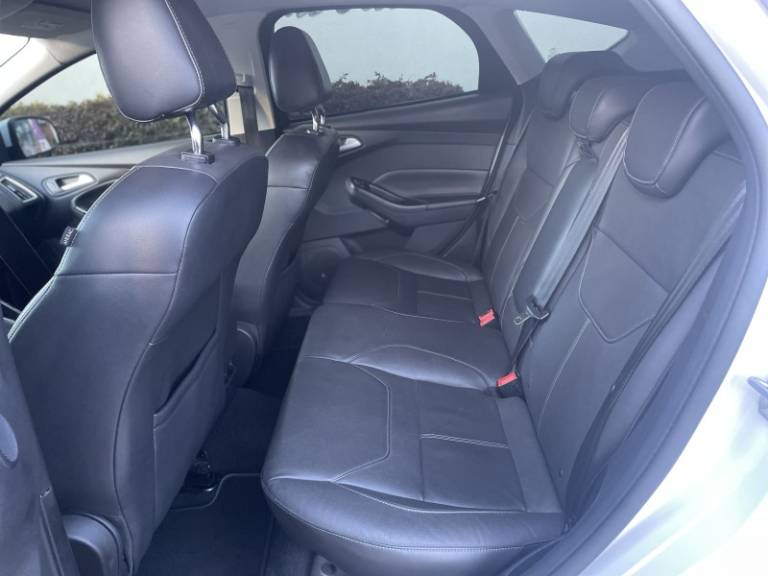 FORD - FOCUS - 2016/2016 - Branca - R$ 63.900,00
