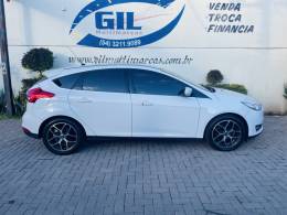 FORD - FOCUS - 2016/2016 - Branca - R$ 63.900,00