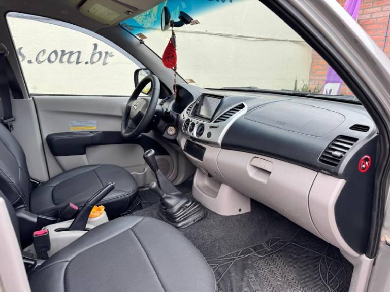 MITSUBISHI - L200 TRITON - 2015/2015 - Prata - R$ 99.900,00