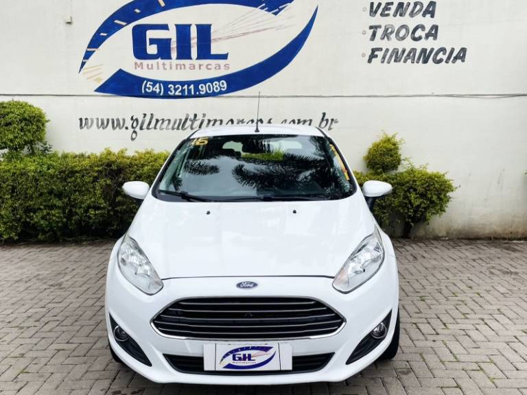 FORD - FIESTA - 2015/2016 - Branca - R$ 53.900,00